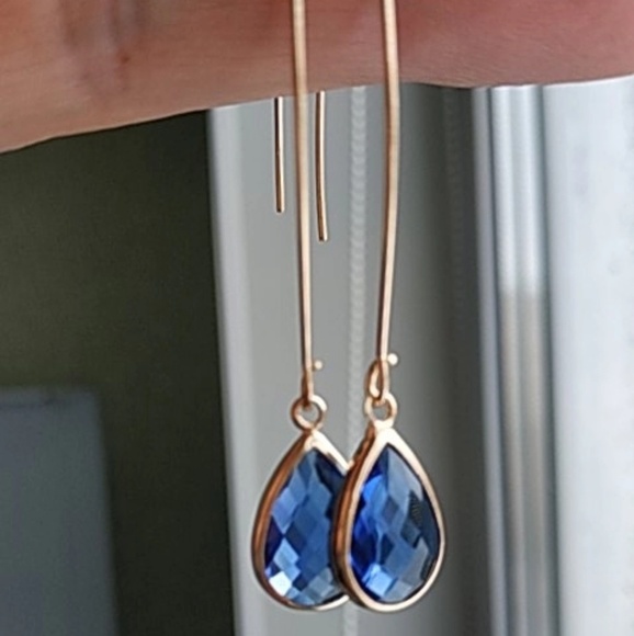 Rose gold dangle earrings sapphire blue crystal - Picture 4 of 5